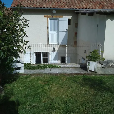 Maison Spacieuse A Avec Jardin *