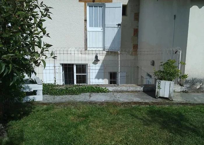 Maison Spacieuse A Avec Jardin *